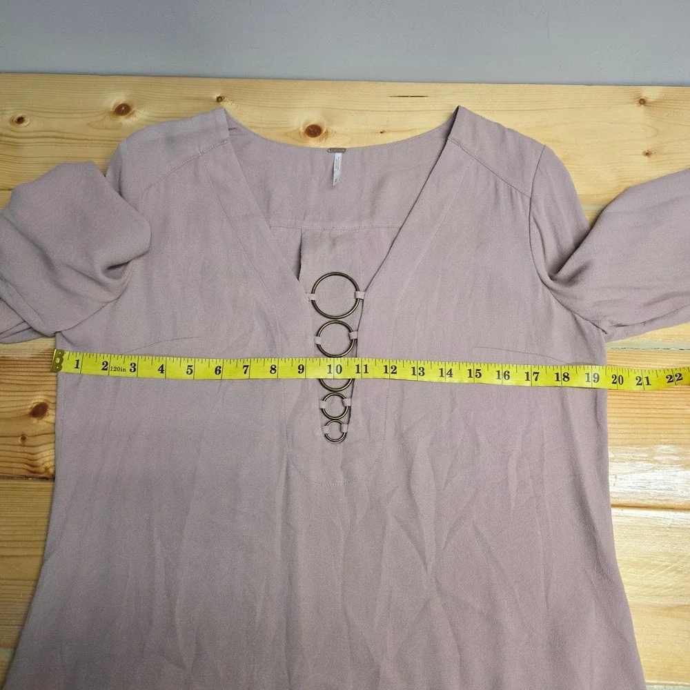 Free People Blouse Womens Medium Pink Ring Detail V-Neck Boho Minimalist - Picture 9 of 13